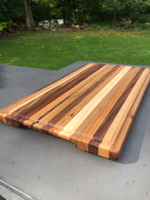 Load image into Gallery viewer, Mixed Hardwood Cutting Board